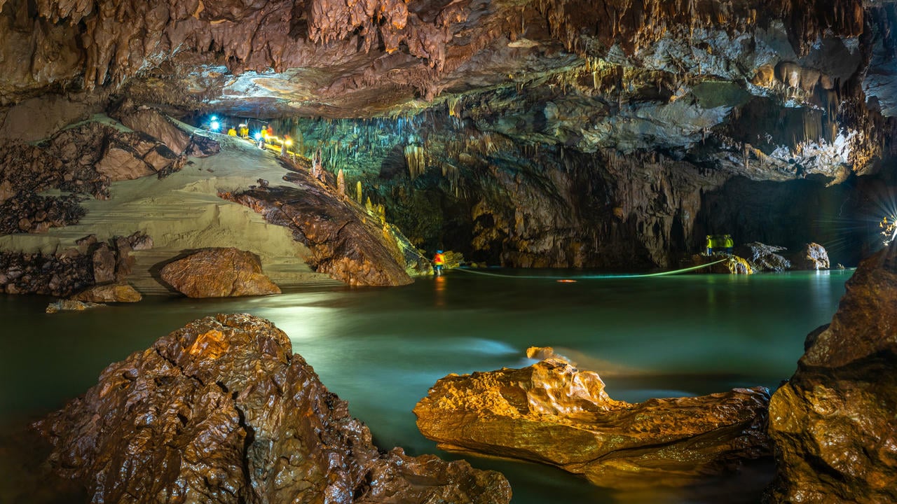 រូងភ្នំផុងញ៉ា - កន្លែងទាក់ទាញភ្ញៀវទេសចរធម្មតាមួយដែលជាប់ទាក់ទងនឹងម៉ាក