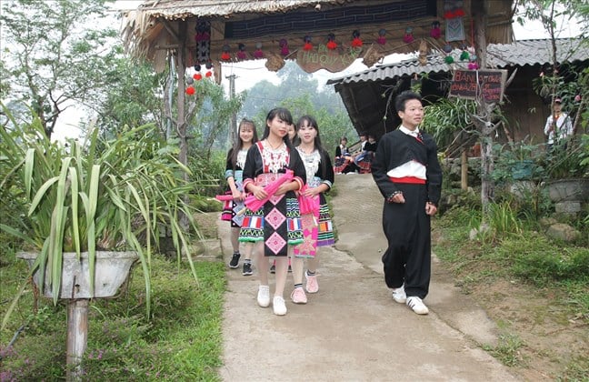 Phát triển du lịch gắn bảo tồn văn hóa góp phần giảm nghèo ở các xã vùng cao Lai Châu - Ảnh 1.