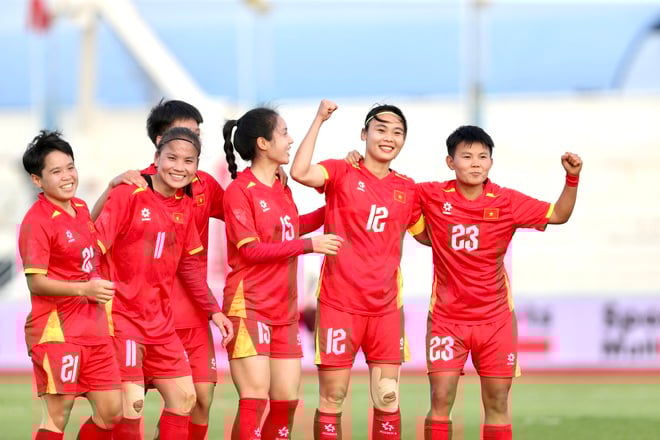 ໜັງສືພິມອິນໂດເນເຊຍ: 'ນັກເຕະທີ່ໄດ້ຮັບສັນຊາດສີ່ຄົນຍັງບໍ່ພຽງພໍທີ່ຈະທຽບເທົ່າກັບທີມຊາດຍິງຫວຽດນາມ' - ຮູບທີ 1. Báo Indonesia: '4 cầu thủ nhập tịch vẫn chưa đủ để sánh ngang đội tuyển nữ Việt Nam'- Ảnh 1.