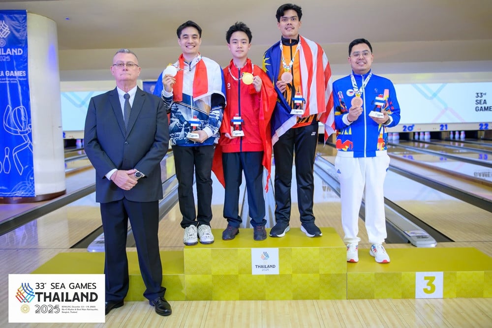 មេដាយមាសប៊ូលីងរបស់ Tran Hoang Khoi ក្នុងព្រឹត្តិការណ៍ស៊ីហ្គេម (2).jpg