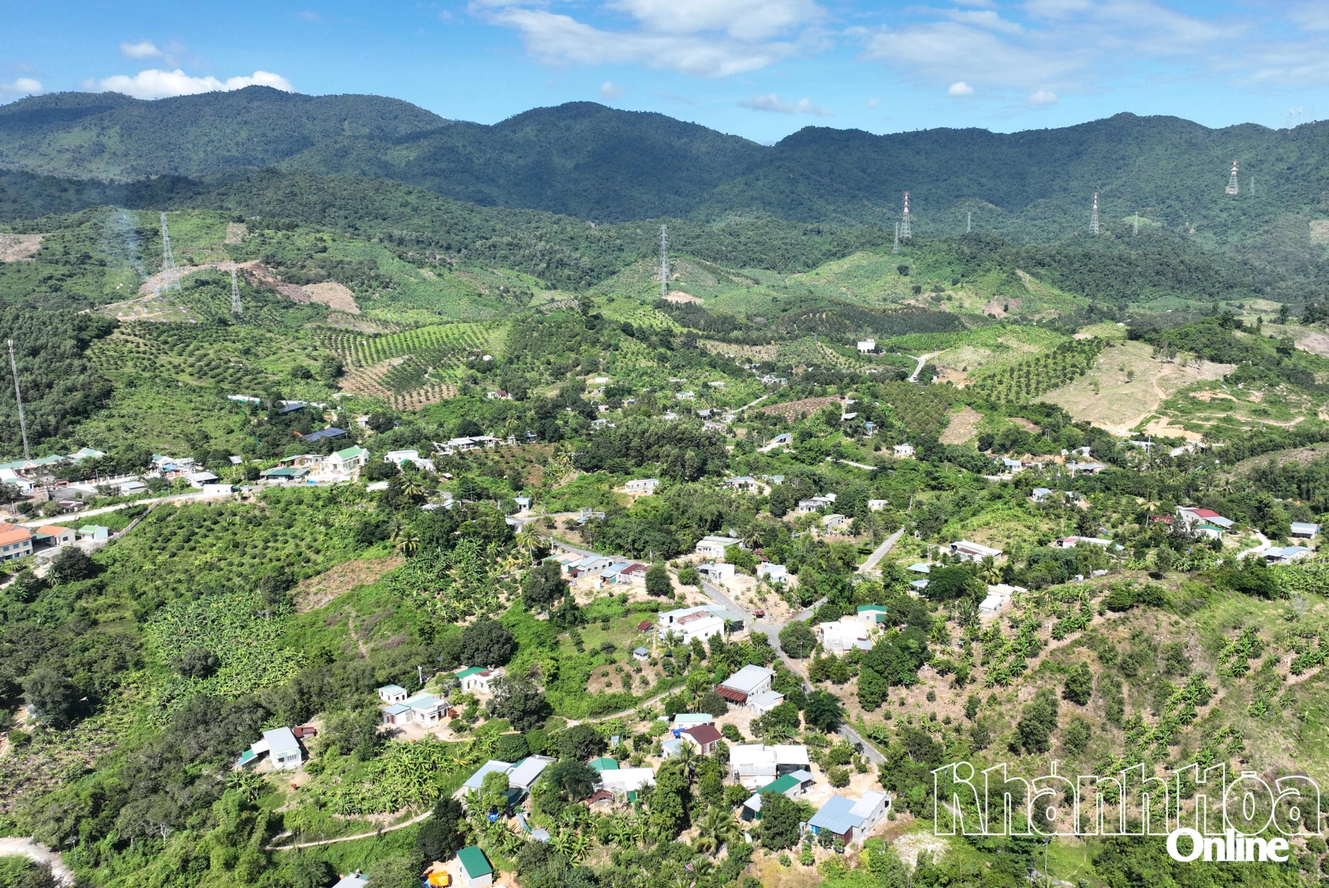 ທິວທັດຂອງບ້ານຫວາລີ ແລະ ບ້ານຊວ້ຍກົກ, ຕາແສງກາມຮຽບ.