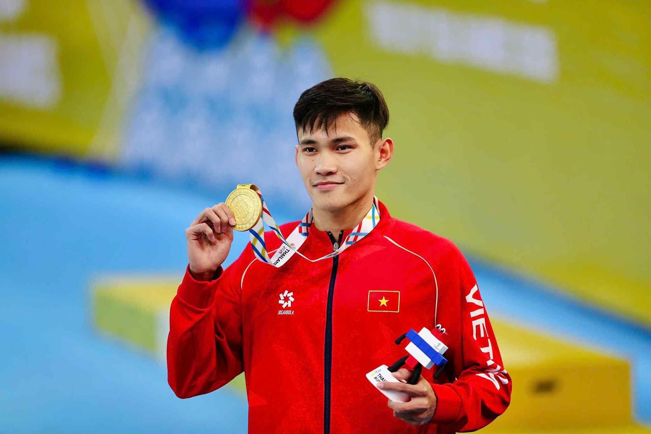 Plavec Pham Thanh Bao úspěšně obhájil svůj titul v disciplíně mužů 200 metrů prsa. (Foto: Nguyen Khoi)