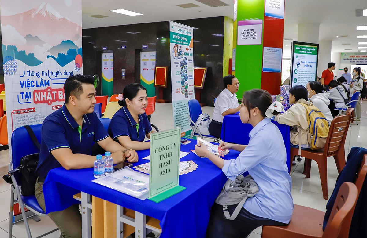 İşçiler için iş imkanları yaratmak amacıyla birden fazla çözümü eş zamanlı olarak uygulayın.