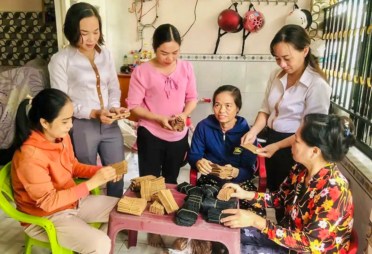 ជួយគ្នាទៅវិញទៅមកក្នុងការអភិវឌ្ឍសេដ្ឋកិច្ច និងលើកកម្ពស់ជីវភាពរស់នៅរបស់សមាជិក។