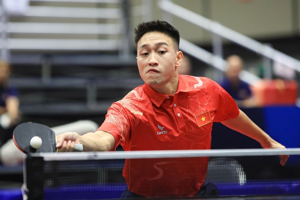 fotografie hráče stolního tenisu.jpg