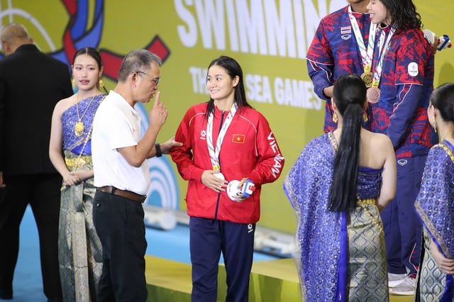 Het op het verkeerde moment bekritiseren van de jonge zwemmer My Tien leidde tot kritiek op de leider van de zwemsportbond - Foto 2. Phê bình kình ngư trẻ Mỹ Tiên không đúng lúc, lãnh đạo Hiệp hội Thể thao dưới nước bị… phê bình- Ảnh 2.