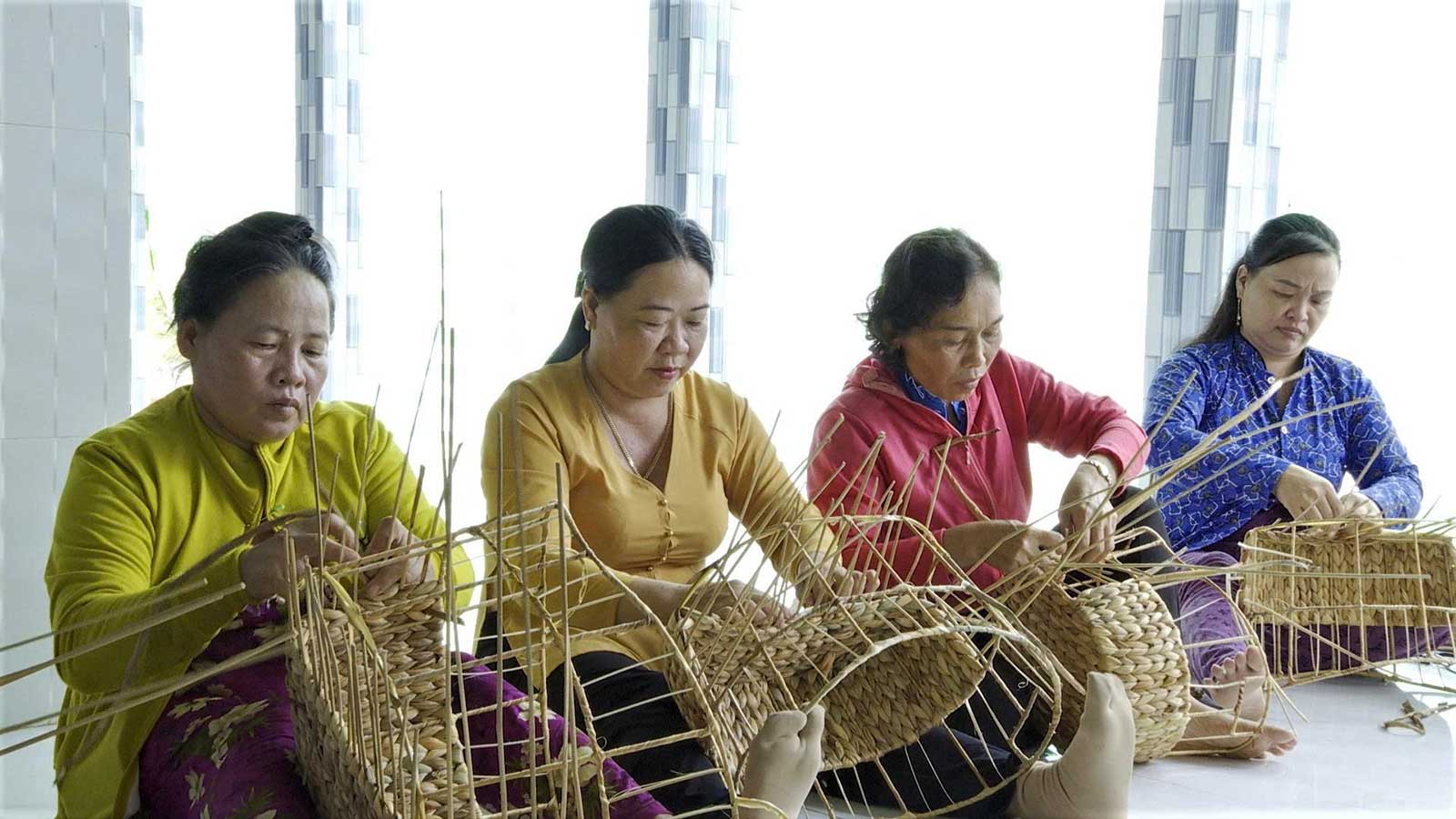 বৃত্তিমূলক প্রশিক্ষণ গ্রামীণ এলাকায় শ্রম আয় বৃদ্ধি করে।