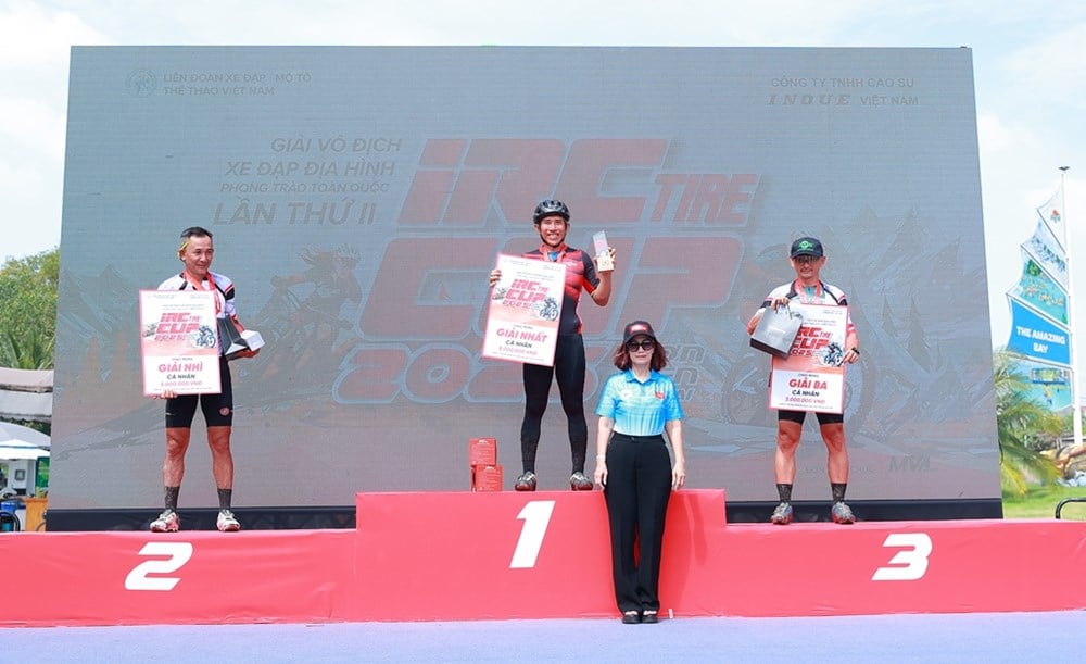 A dramatic race on the Son Tien road - photo 5