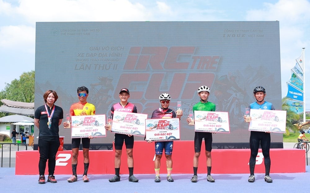 A dramatic race on the Son Tien road - photo 6