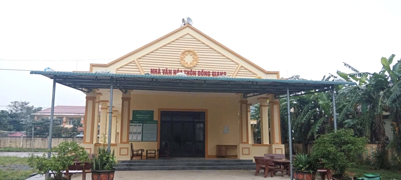 Το πολιτιστικό κέντρο του χωριού Ντονγκ Τζιάνγκ χτίστηκε πρόσφατα και τέθηκε σε λειτουργία στα τέλη του 2024 - Φωτογραφία: T.H