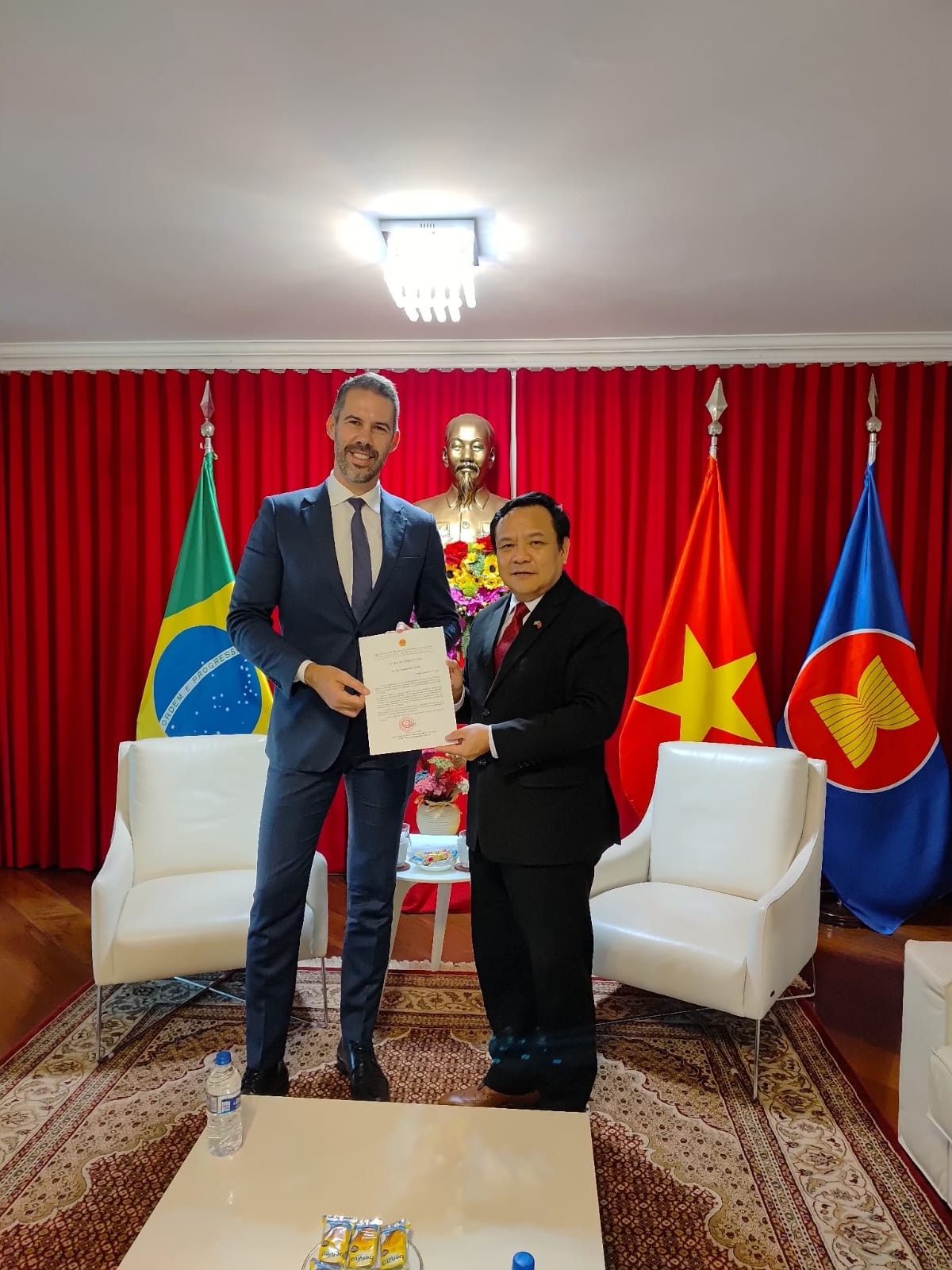 Bạn bè và đối tác Brazil triển khai hỗ trợ nhân đạo khẩn cấp cho miền Trung Việt Nam