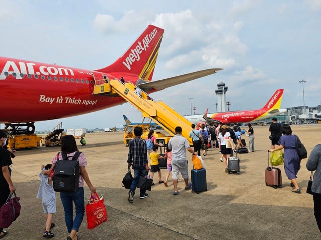 Od jutra Vietjet rozbuduje liczbę stanowisk odprawy na lotnisku Tan Son Nhat. Prosimy pasażerów o zwrócenie uwagi – Zdjęcie 1.