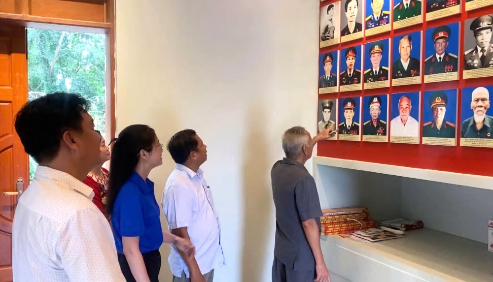 Gò Ông Let - Un point de repère au milieu des plaines marécageuses.