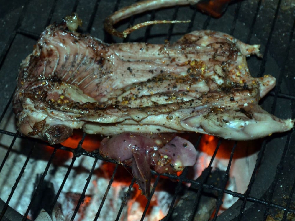 រដូវកាលបរបាញ់កណ្ដុរវាលនៅលើកោះ Hedgehog... Chuột nướng muối ớt trở thành món ăn hấp dẫn với nhiều người