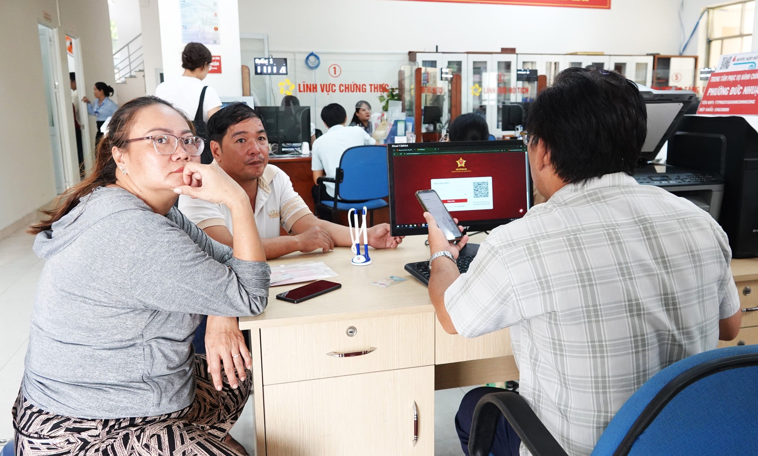 TP.HCM đề xuất bỏ hồ sơ giấy đối với 390 thủ tục- Ảnh 2.