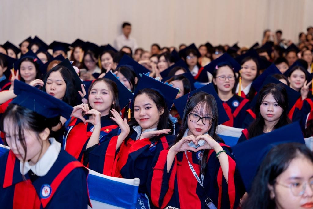 2025年の卒業式に出席したサイゴン医科薬科大学の学生たち。写真:cdyduocsaigon.edu.vn