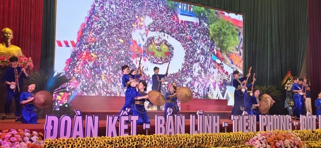 Beautiful, fragrant flowers bloom during the grand festival of Lang Son youth - Photo 1. Những bông hoa đẹp, đầy sắc hương trong ngày hội lớn của tuổi trẻ Lạng Sơn - Ảnh 1.