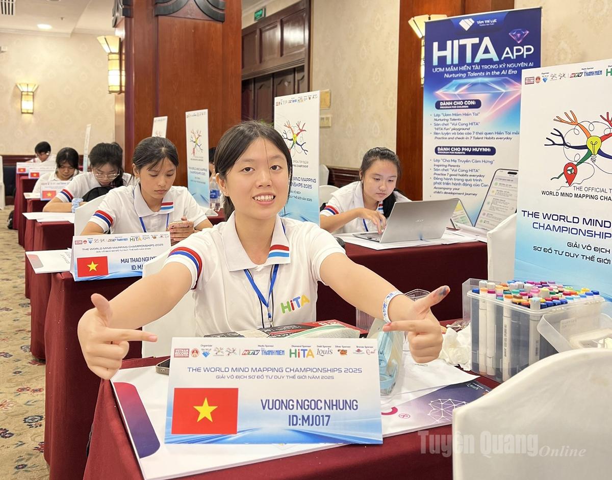 Vuong Ngoc Nhung, seorang pelajar darjah 10 yang mengkhusus dalam Bahasa Inggeris di Sekolah Menengah Tuyen Quang untuk Pelajar Berbakat, telah menyertai Pertandingan Pemetaan Minda Dunia 2025.