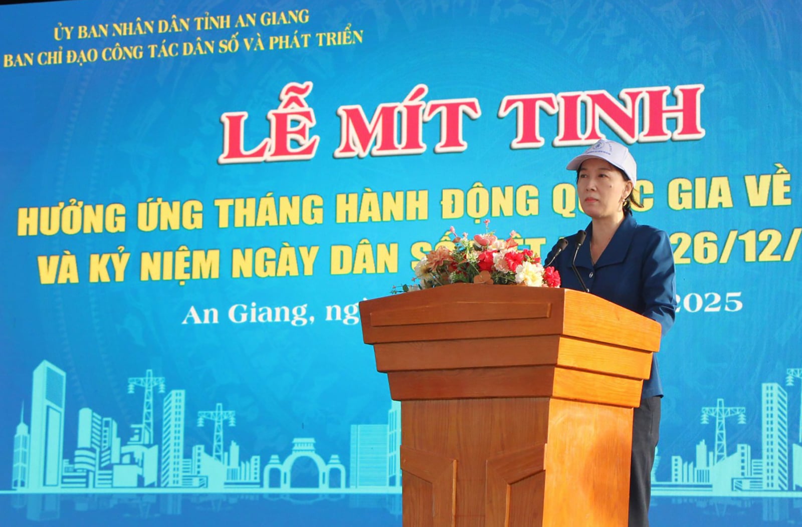 ខេត្តអានយ៉ាងបានរៀបចំការជួបជុំមួយដើម្បីឆ្លើយតបទៅនឹងខែសកម្មភាពជាតិស្តីពីប្រជាជន និងទិវាប្រជាជនវៀតណាម នៅថ្ងៃទី ២៦ ខែធ្នូ។