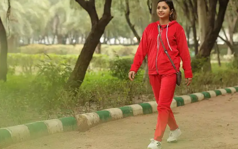 স্বাস্থ্যগত সুবিধা সর্বাধিক করার জন্য দিনের কোন সময় হাঁটা সবচেয়ে ভালো? - ছবি ২। Đi bộ dài buổi sáng hay đi bộ ngắn cả ngày: Cách nào kiểm soát đường huyết tốt hơn?