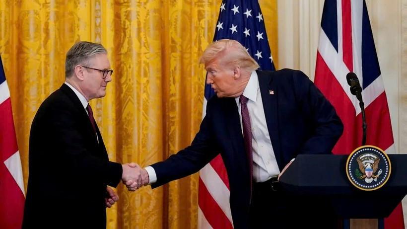 מנהיגי בריטניה ואמריקה במסיבת עיתונאים בוושינגטון.