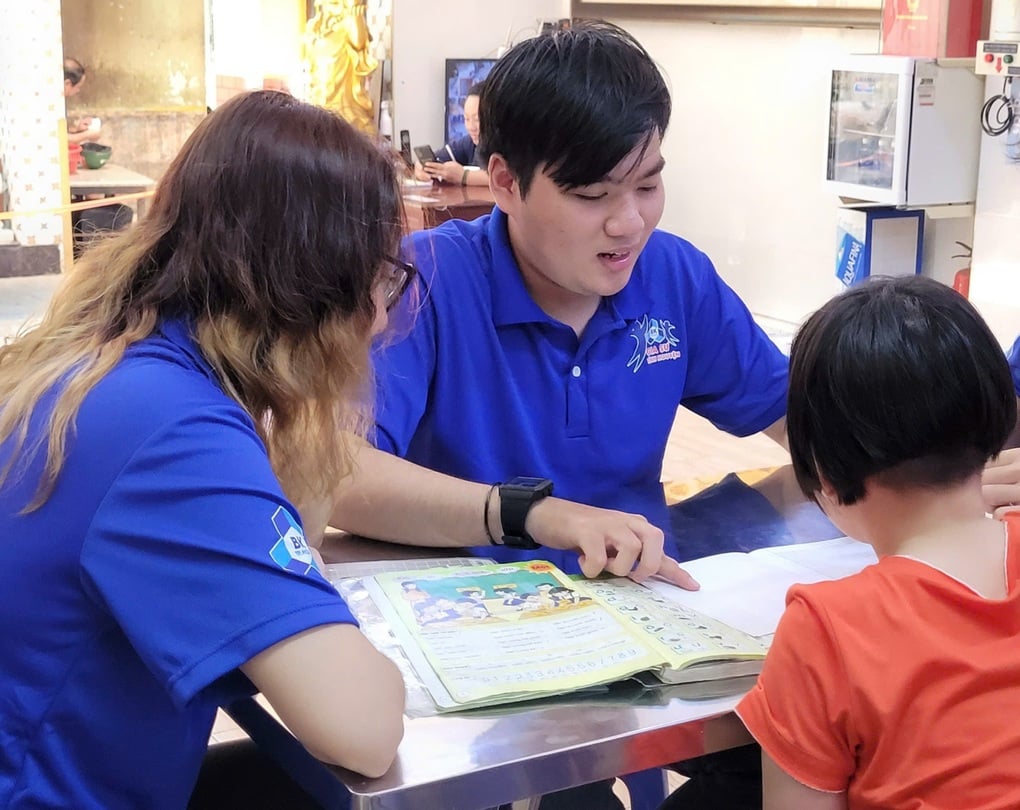 นักศึกษาชายคณะวิศวกรรมศาสตร์