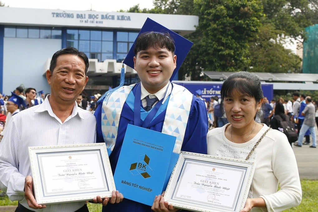 นักศึกษาชายวิศวกรรมศาสตร์