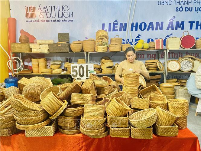 Liên hoan Ẩm thực và Du lịch làng nghề, phố nghề thu hút hơn 30.000 lượt khách - Ảnh 1.