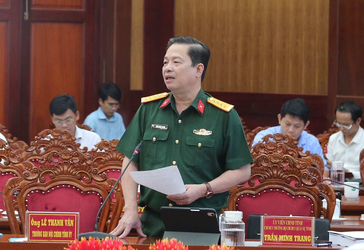 Đại tá Trần Minh Trang- Ủy viên Ban Thường vụ Tỉnh ủy, Chỉ huy trưởng Bộ Chỉ huy Quân sự tỉnh thông qua tờ trình xin chủ trương chọn thêm một điểm tại khu vực tỉnh Vĩnh Long (cũ) tổ chức Tết Quân dân năm 2026.