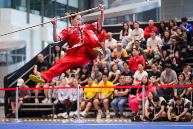 A „dögös lány”, a wushu Phuong Nhi majdnem visszalépett a SEA Games-től, de fájdalmak ellenére is küzdött: Egy érem megszerzése, ami értékesebb az aranynál - 4. kép. 'Hot girl' wushu Phương Nhi suýt phải bỏ SEA Games, nén đau thi đấu: Giành huy chương quý hơn vàng- Ảnh 4.