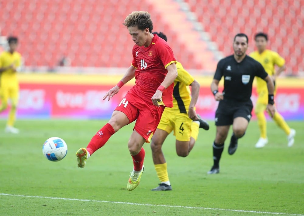 ក្រុម U22 វៀតណាម viktor le.jpg