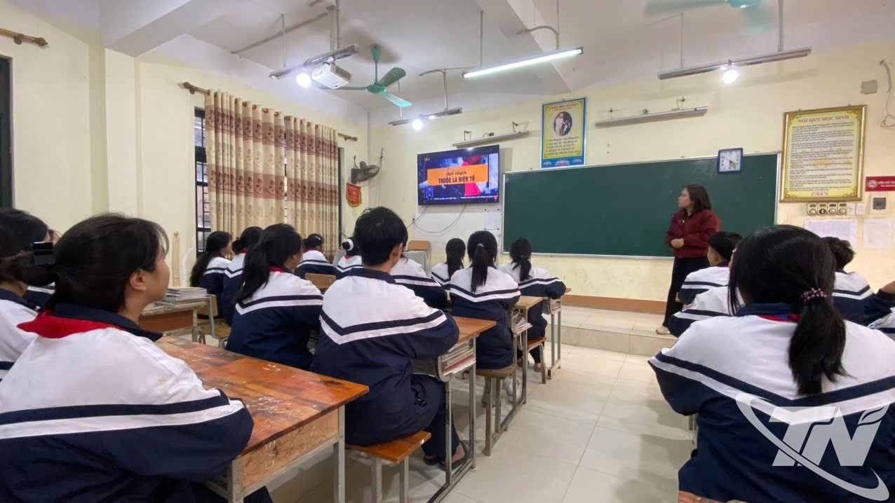 बा बे एथनिक बोर्डिंग स्कूल की कक्षा 7ए में ई-सिगरेट के हानिकारक प्रभावों के बारे में जागरूकता बढ़ाना।