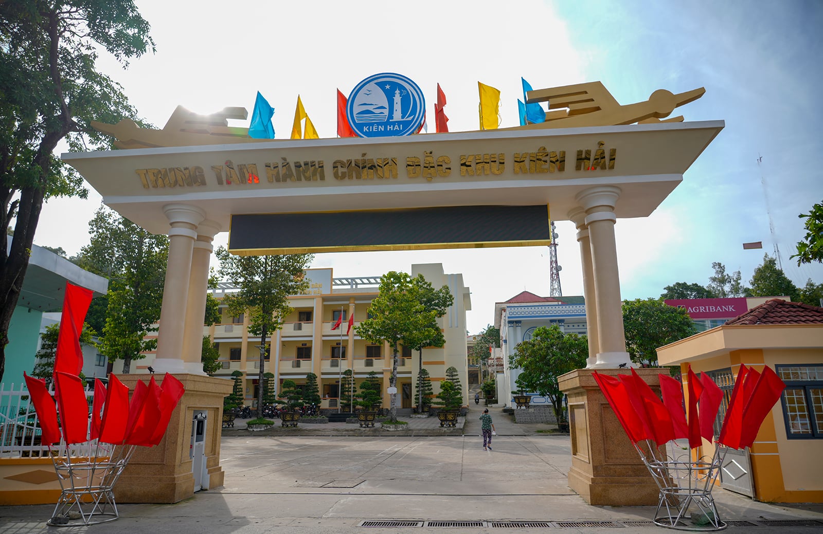 Ми звернемося за думками щодо створення підзон у двох спеціальних економічних зонах Фу Куок та К'єн Хай.