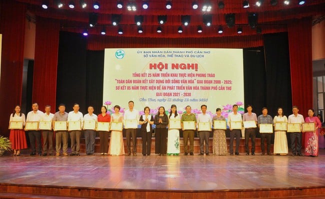 Продовжуючи впроваджувати інновації, створювати та наполегливо розвивати культурні цінності та людські ресурси Кантхо для задоволення потреб сталого національного розвитку - Фото 1. Tiếp tục đổi mới, sáng tạo, kiên trì xây dựng hệ giá trị văn hóa, con người Cần Thơ đáp ứng yêu cầu phát triển bền vững đất nước - Ảnh 1.