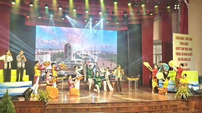 Продовжуючи впроваджувати інновації, створювати та наполегливо розвивати культурні цінності та людські ресурси Кантхо для задоволення потреб сталого національного розвитку - Фото 2. Tiếp tục đổi mới, sáng tạo, kiên trì xây dựng hệ giá trị văn hóa, con người Cần Thơ đáp ứng yêu cầu phát triển bền vững đất nước - Ảnh 2.