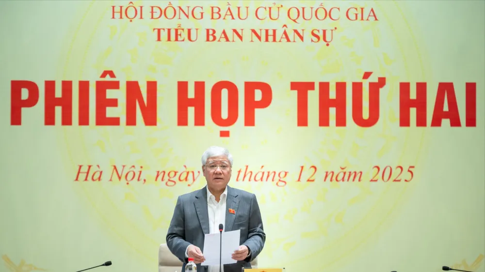 S projevem vystoupil stálý místopředseda Národního shromáždění, stálý místopředseda Národní volební rady a vedoucí personálního podvýboru Do Van Chien.