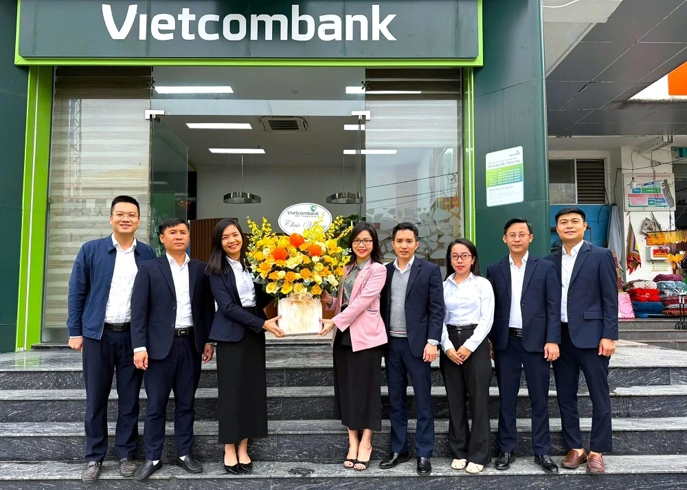 Cabang Vietcombank North Thanh Hoa mengambil alih dan mengelola tiga kantor transaksi di Hoang Hoa, Bim Son, dan Sam Son.