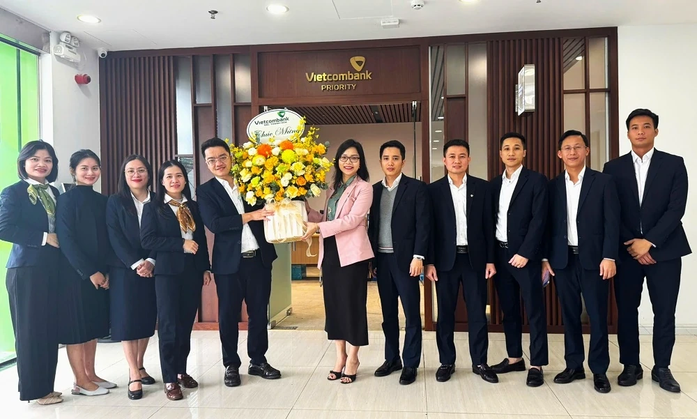 Cabang Vietcombank North Thanh Hoa mengambil alih dan mengelola tiga kantor transaksi di Hoang Hoa, Bim Son, dan Sam Son.