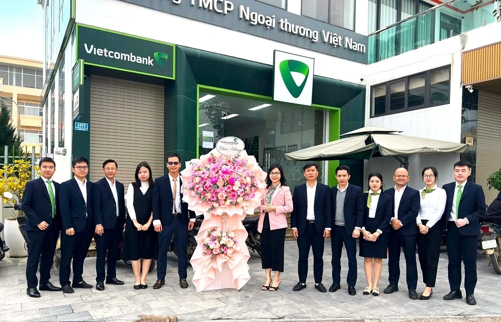 Cabang Vietcombank North Thanh Hoa mengambil alih dan mengelola tiga kantor transaksi di Hoang Hoa, Bim Son, dan Sam Son.