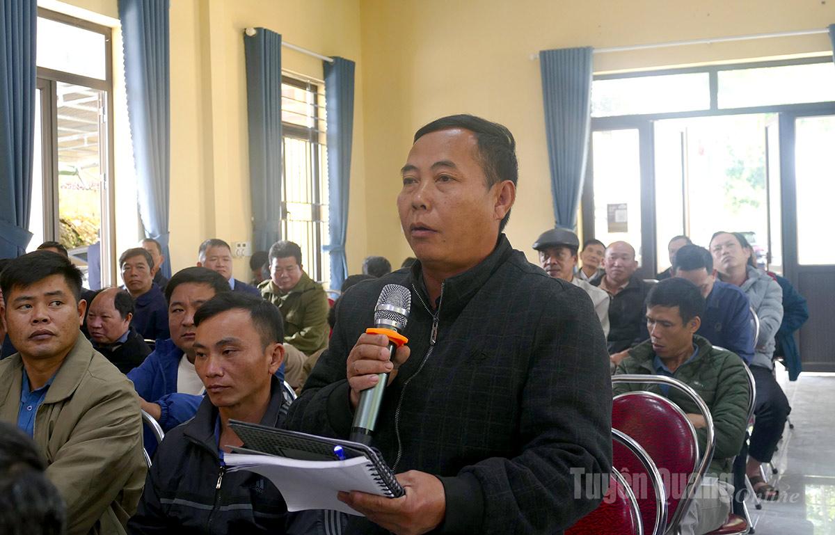 Voliči v obci Tan Quang na schůzi předložili návrhy.