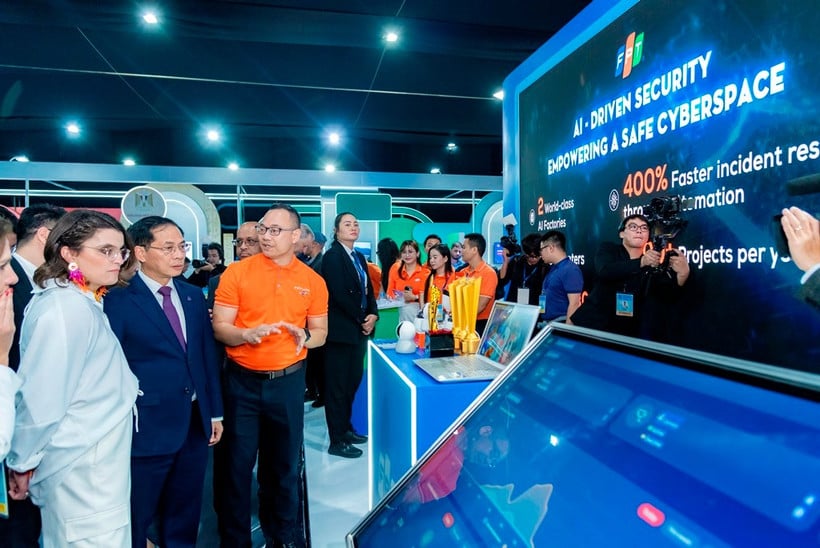 សន្តិសុខតាមអ៊ីនធឺណិត គឺជាបច្ចេកវិទ្យាយុទ្ធសាស្ត្រមួយក្នុងចំណោមបច្ចេកវិទ្យាយុទ្ធសាស្ត្រដែល FPT ផ្តោតលើការវិនិយោគ។