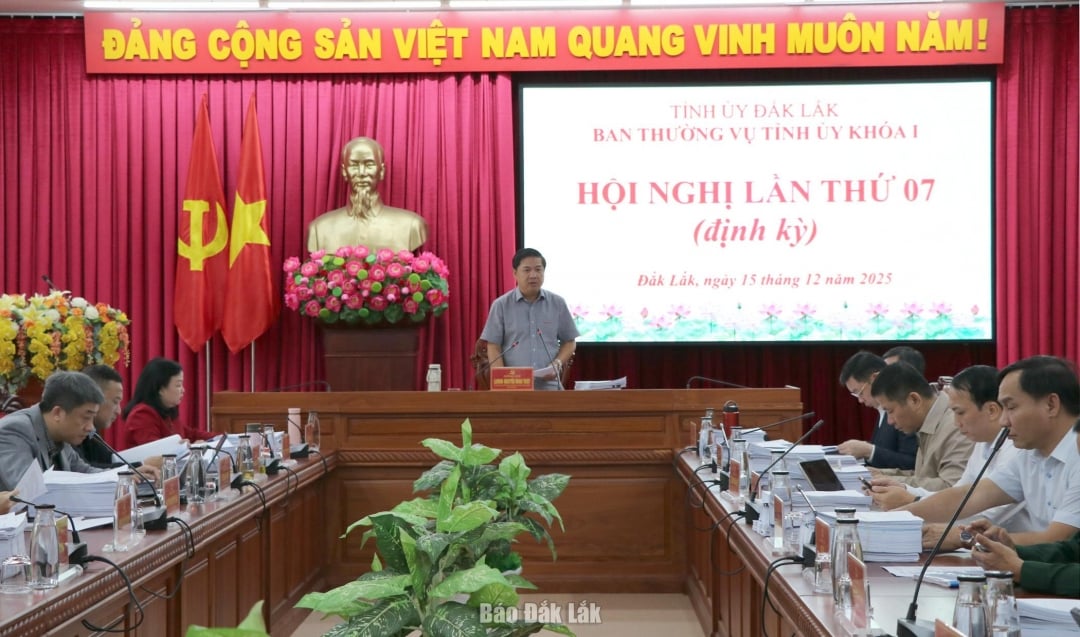 សមាជិកបម្រុងនៃគណៈកម្មាធិការកណ្តាលបក្ស និងជាលេខាធិការនៃគណៈកម្មាធិការបក្សខេត្ត លោក លឿង ង្វៀន មិញ ទ្រៀត បានធ្វើជាអធិបតីក្នុងកិច្ចប្រជុំ។