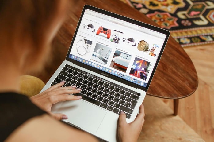 Neue KI-gestützte Betrugsmaschen bereiten Online-Händlern Sorgen - Bild 1. Thủ đoạn lừa đảo mới bằng AI khiến nhà bán online lo lắng - Ảnh 1.