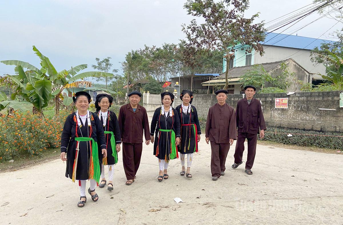 Tradiční oděv etnické skupiny San Diu.