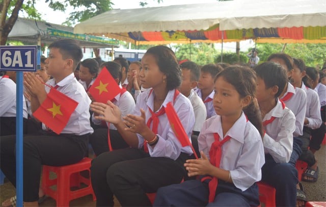 ការអភិវឌ្ឍការអប់រំសម្រាប់ជនជាតិភាគតិចនៅអានយ៉ាង - រូបថតទី 1។ Phát triển giáo dục đồng bào dân tộc ở An Giang- Ảnh 1.