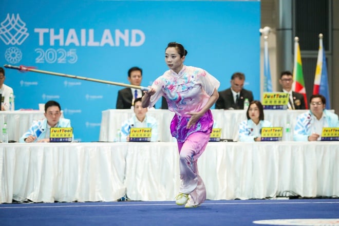 ดวง ถุย วี อดีตราชินีความงามและนักกีฬาศิลปะการต่อสู้ 'ไม่รับปาก' ว่าจะเข้าร่วมการแข่งขันซีเกมส์ครั้งที่ 34 หรือไม่ - ภาพที่ 3 Hoa khôi làng võ Dương Thúy Vi 'không hứa' sẽ dự SEA Games 34- Ảnh 3.