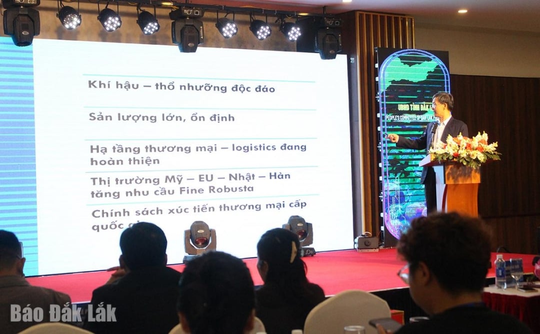 Ông Trình Đức Minh, Chủ tịch Hiệp Hội Cà phê Đắk Lắk giới thiệu về ngành cà phê của tỉnh.