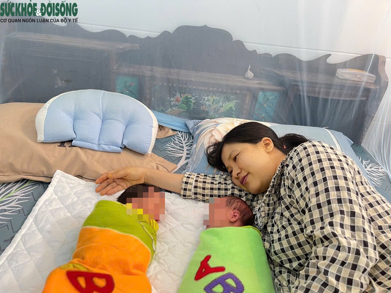 Egy koraszülés veszélyével küzdő ikreket váró anya utazása, miközben két „angyalkáját” köszönti a világra - 1. kép. Hành trình cùng người mẹ mang song thai dọa sinh non đón hai 'thiên thần' chào đời- Ảnh 1.