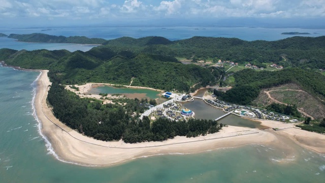 Quang Ninh makes a breakthrough in coastal and island tourism - Photo 2. Quảng Ninh bứt phá du lịch biển đảo- Ảnh 2.