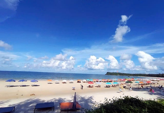 Quang Ninh makes a breakthrough in coastal and island tourism - Photo 3. Quảng Ninh bứt phá du lịch biển đảo- Ảnh 3.